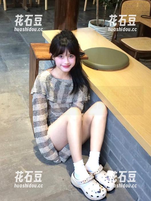 155吃瓜网 想吃黑料?快来155吃瓜网,免费送你一整天下来的桃色新闻!