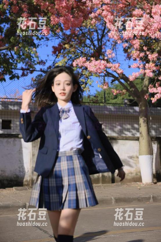 17吃瓜苹果版，真是个“免费”的陷阱，谁在操控背后呢？