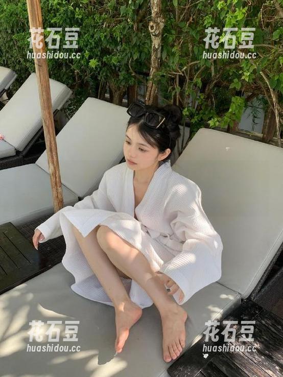 在这网站上，瓜的水分比你想象得多，来92吃瓜中心才不怕错过！