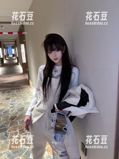 咦，五一吃瓜推出新的功能，直达今日热门大瓜，听说有惊喜哦！