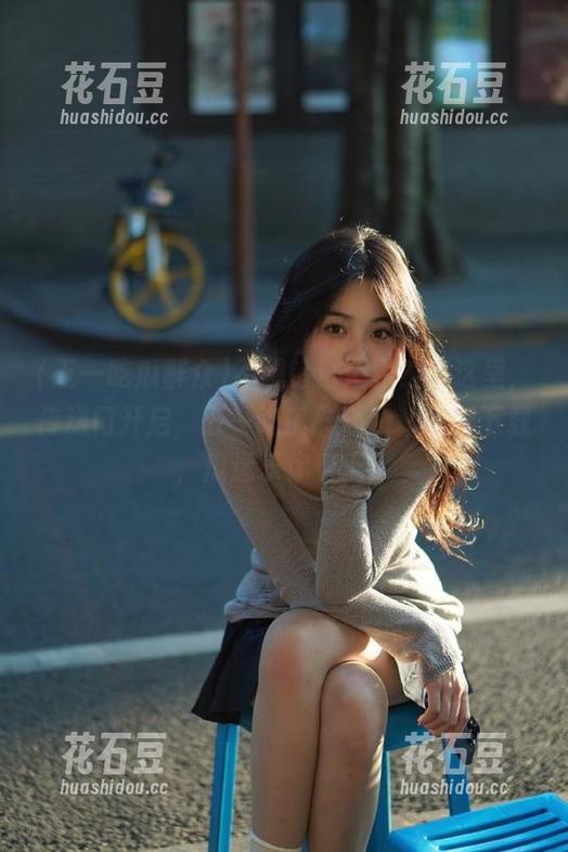 不想错过精彩？来这里，传送门开启，五一吃瓜群众app一键下载，瓜逗乐你整天！