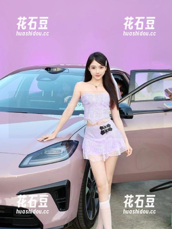 今日黑料官网：时尚博主的“黑史”，居然被人抓拍到在超市摔倒的现场！