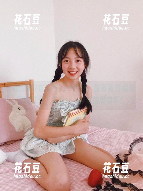 吃瓜网app更新，首页竟然藏着我的旧爱，那是什么神秘的剧情啊！