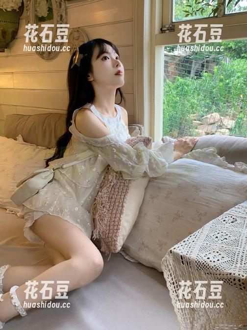 想知道邻居也在追的那些瓜？海角吃瓜给你留言，先收藏!