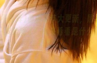 最新章节大更新，黑料不打烊又一次给糖了！快来看看是什么甜蜜的秘密！