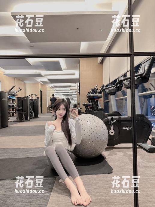 黑料正能量 想永远在八卦的路上畅通无阻?下载“黑料正能量”,就算迷路也能找到“吃”的方向!
