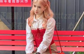 黑料正能量tttzzz官网导航，陪我一起在瓜里游来游去，心情像坐过山车呀！